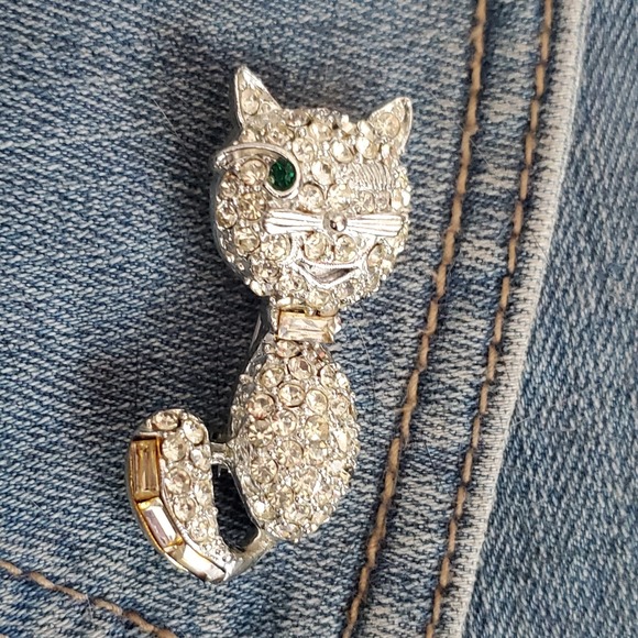 Vintage PELL Winking Cat Pin Brooch Silver Tone with Clear Rhinestones Green Eye - Picture 4 of 8